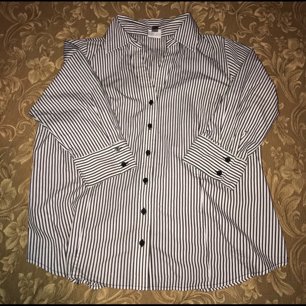 Worthington fitted charcoal grey dress shirt. 1X